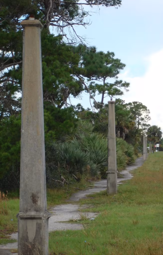 The original street lamp poles from the 1920s