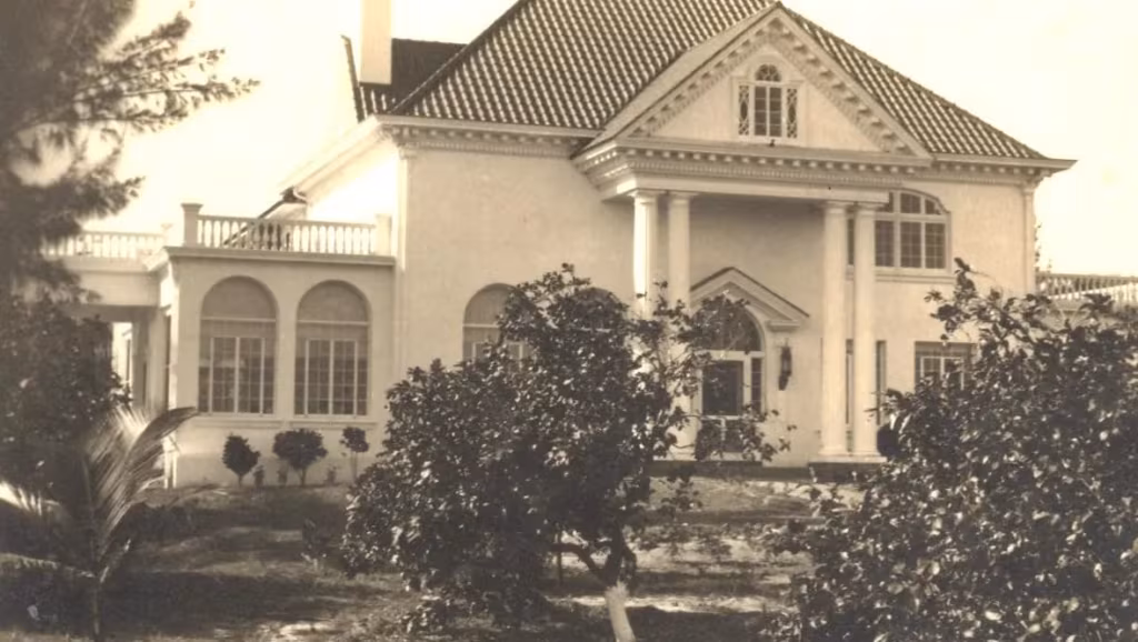 The remodeled Castle in 1930 in colonial style