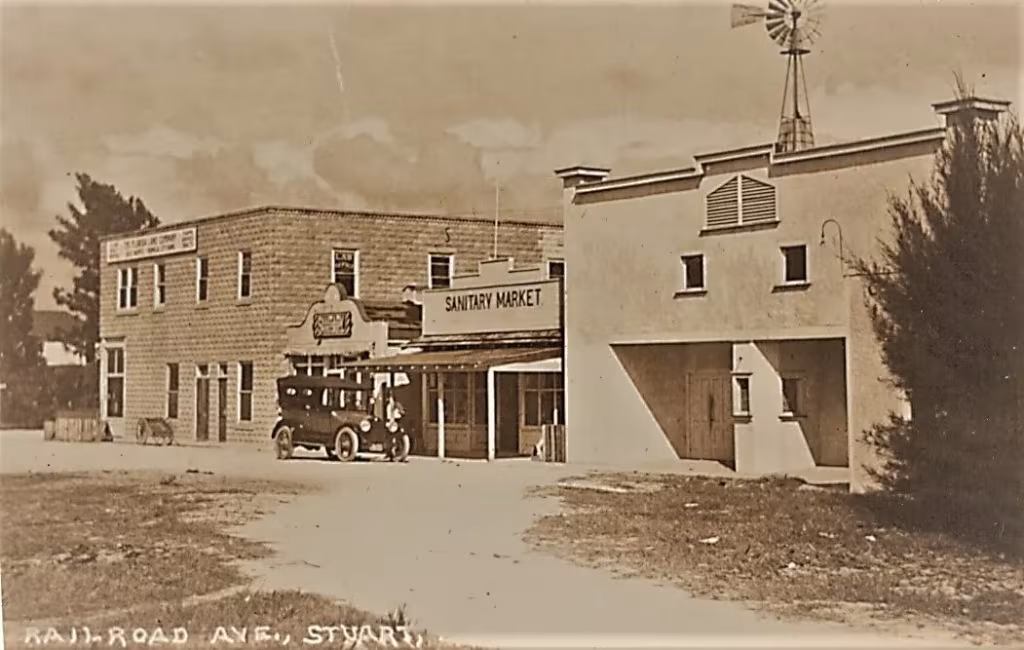Second Lyric Theatre (on right side) in 1924 on Railroad / Flagler Avenue.